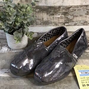 TOMS Gray/Silver Sequin Slip-on Flats Sz 9 NWT